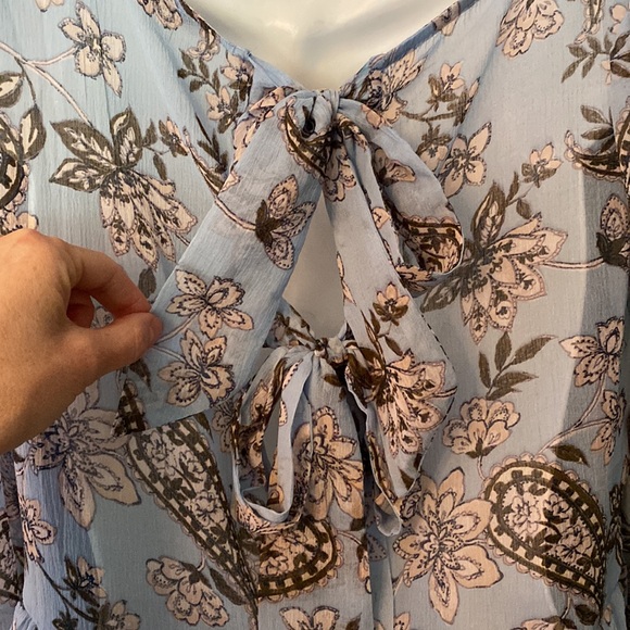 American Eagle Flowy Semi-Sheer Blouse - Picture 3 of 7